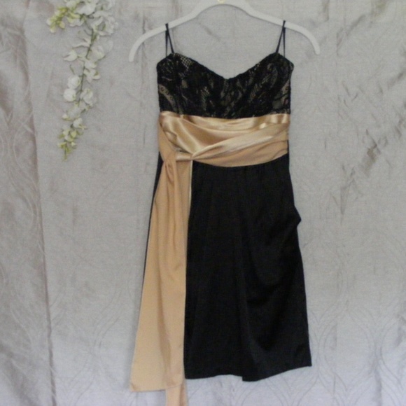 Love Culture Strapless Black Mini Dress Size S EUC - Picture 2 of 8